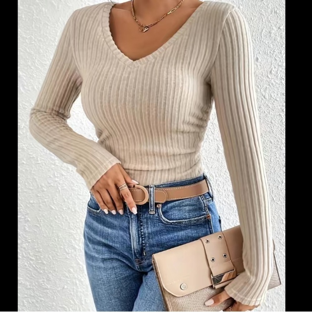 Long sleeve knitted blouse